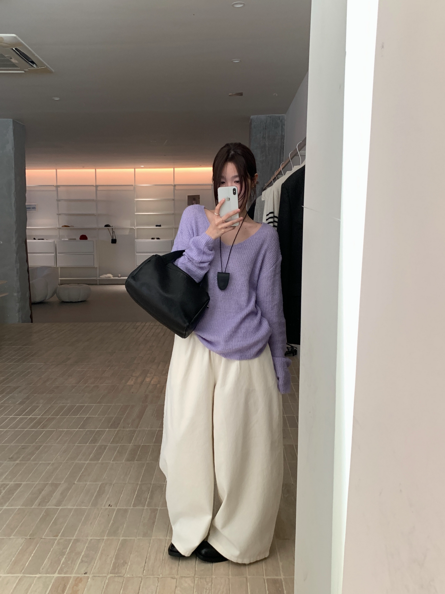 // 柔軟親膚馬海毛11色v領NT