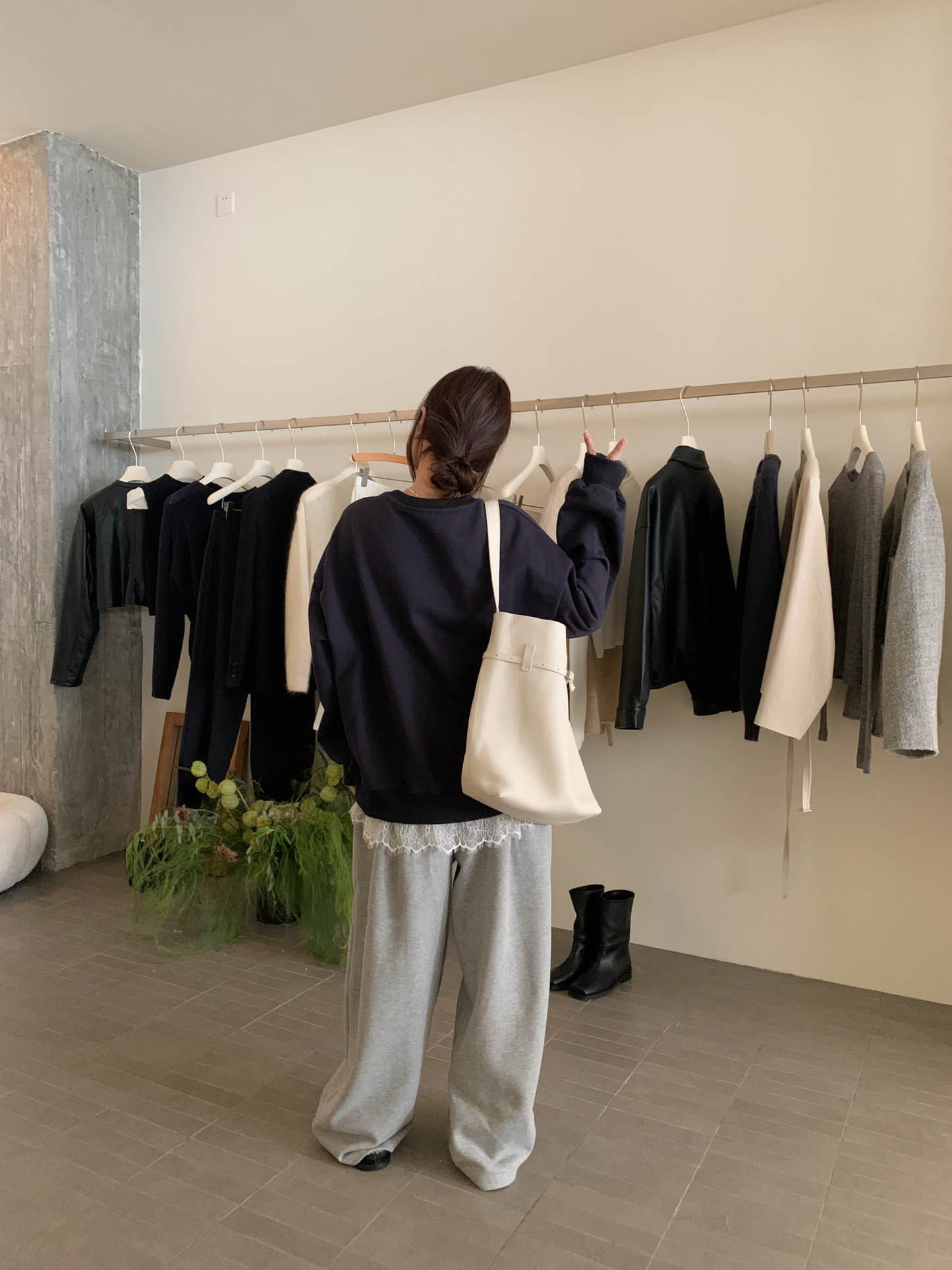 // 拼接lace腳花花圖案衛衣