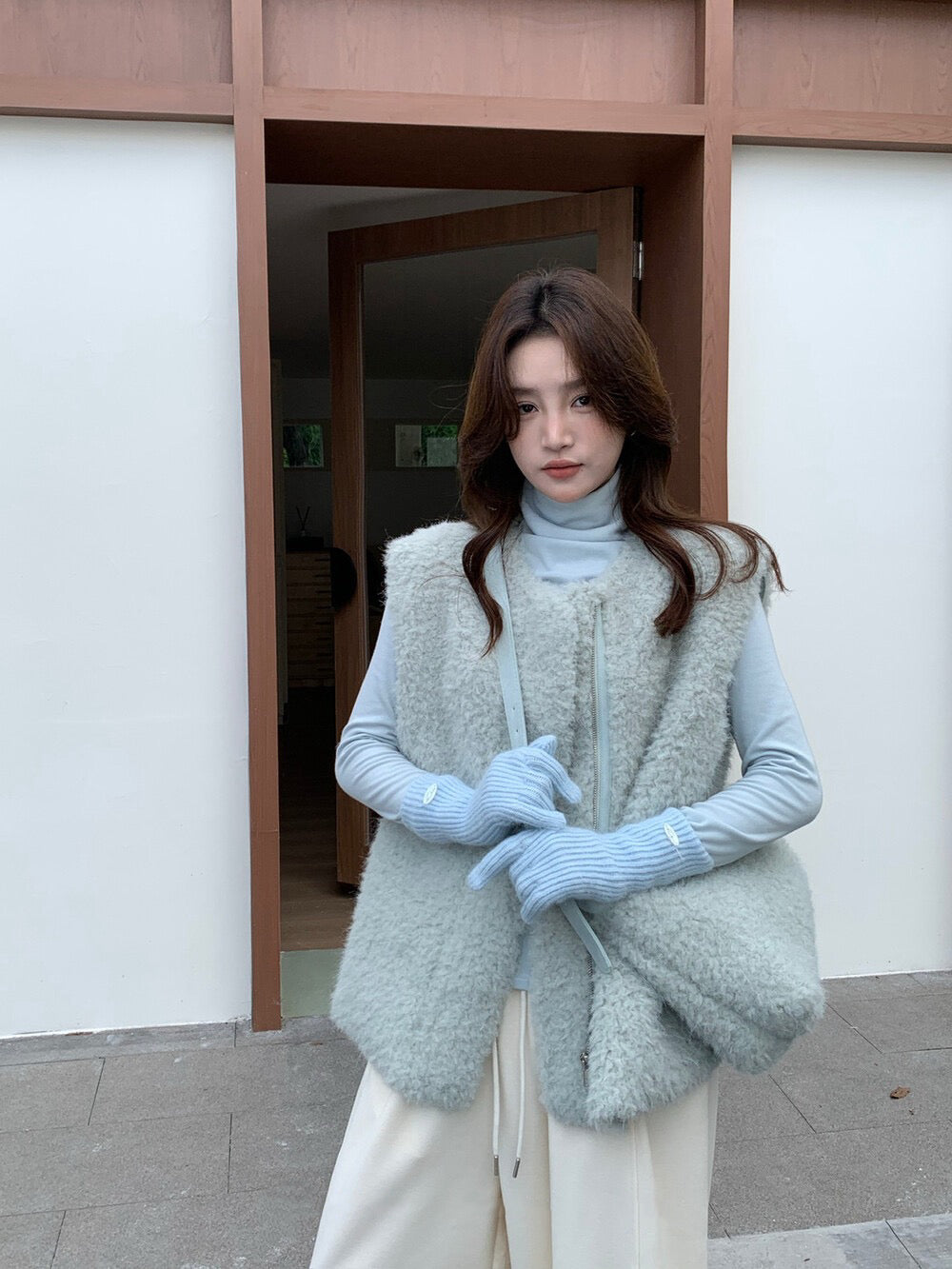 // 性價比極高皮毛一體毛茸馬甲外套(連斜肩袋)