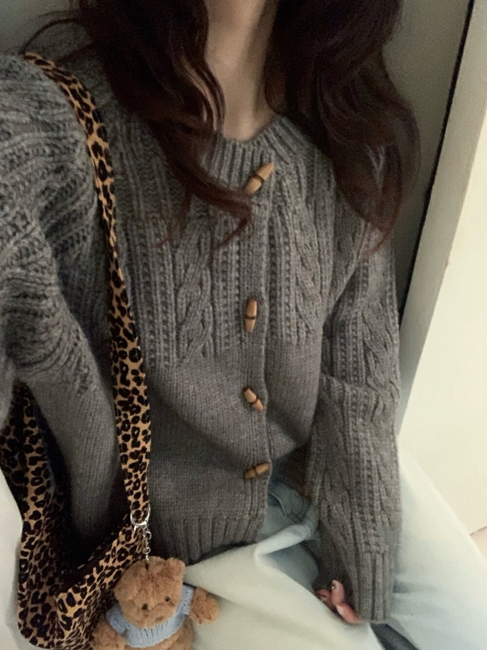 // 復古木鈕半麻花圓領CD