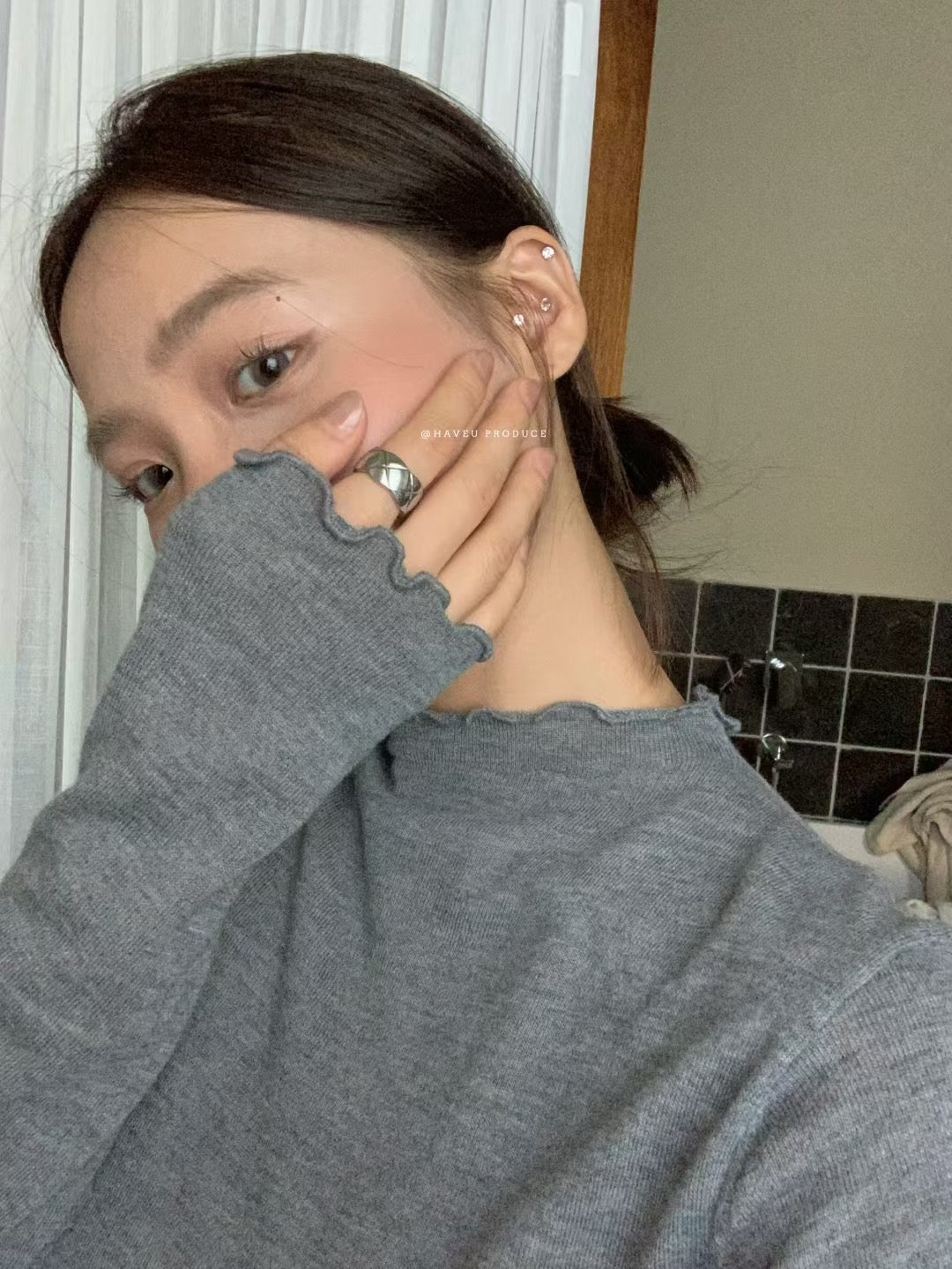 // 細軟親膚卷卷邊針織上衣