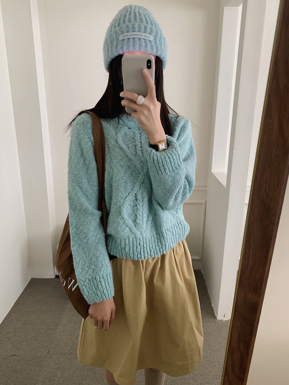 // 麻花邊領口菱格patterns毛衣