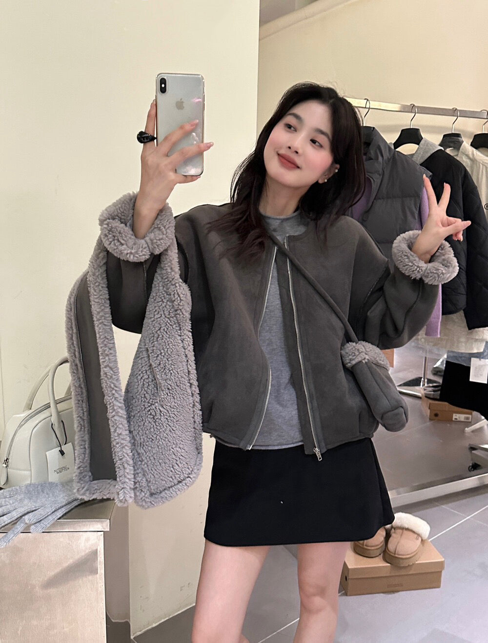 // 皮毛一體圓領拉鏈外套(連頸巾+袋仔)