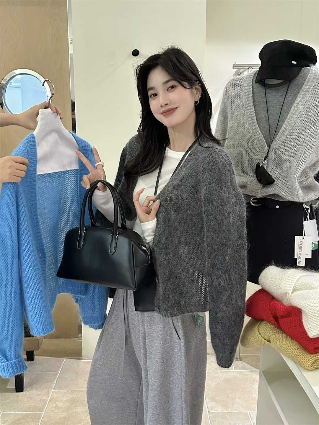 // 柔光馬海毛深V領CD