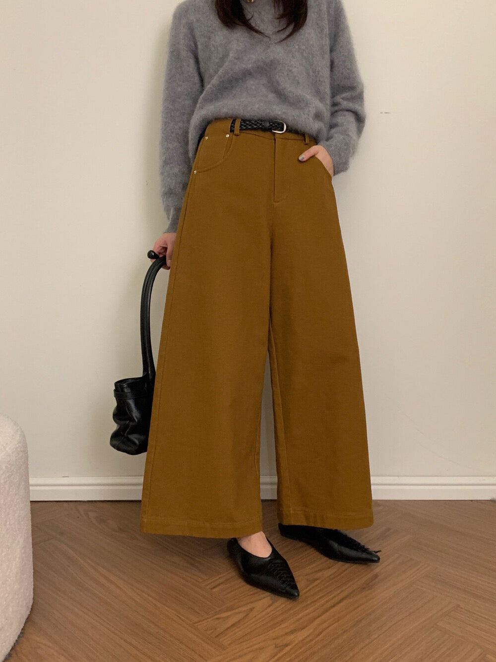 // 褲型100分微A直筒九分磨毛褲