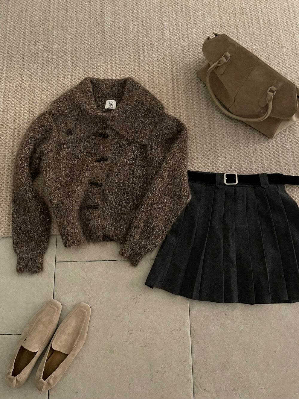 // 慵懶復古大翻領軟糯牛角鈕CD