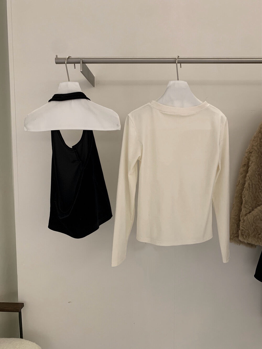 // 超美絲絨掛頸背心+打底上衣套裝