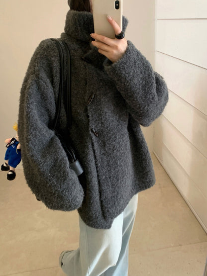 // 慵懶圈圈毛牛角鈕可立領毛衣CD