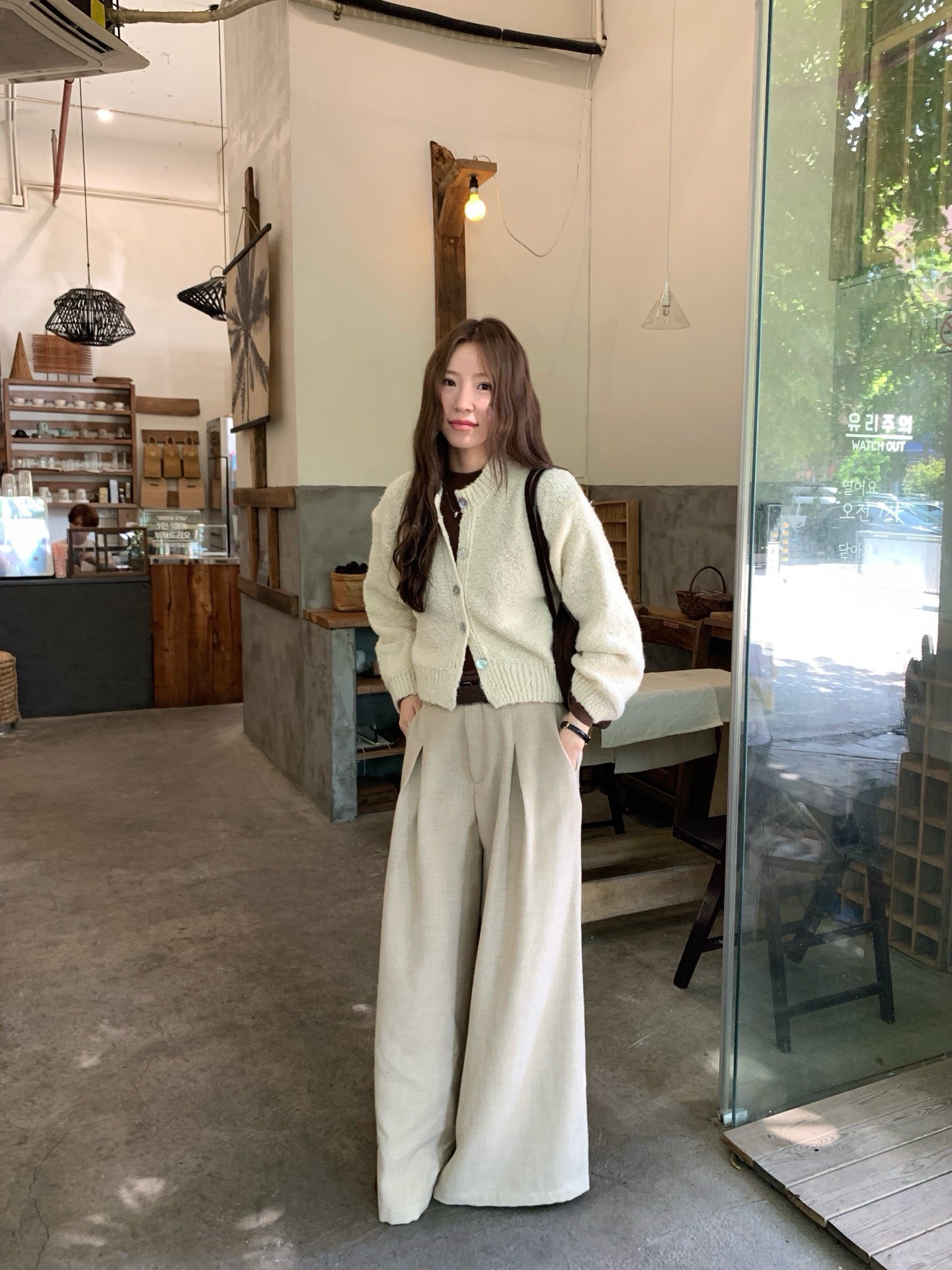 // 壓褶薄毛呢料闊腳西褲(連腰帶)