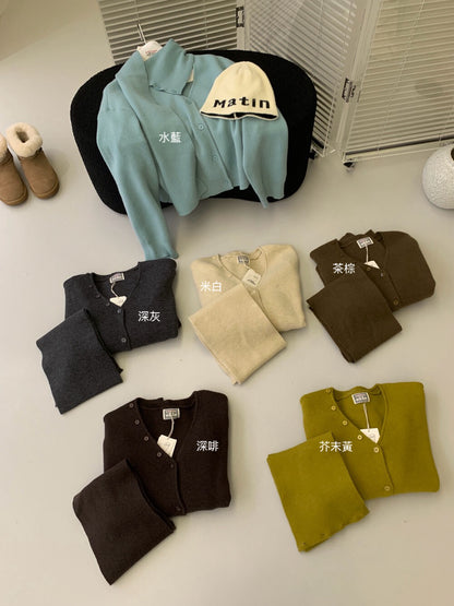 // 特別鈕扣設計連頸巾親膚CD