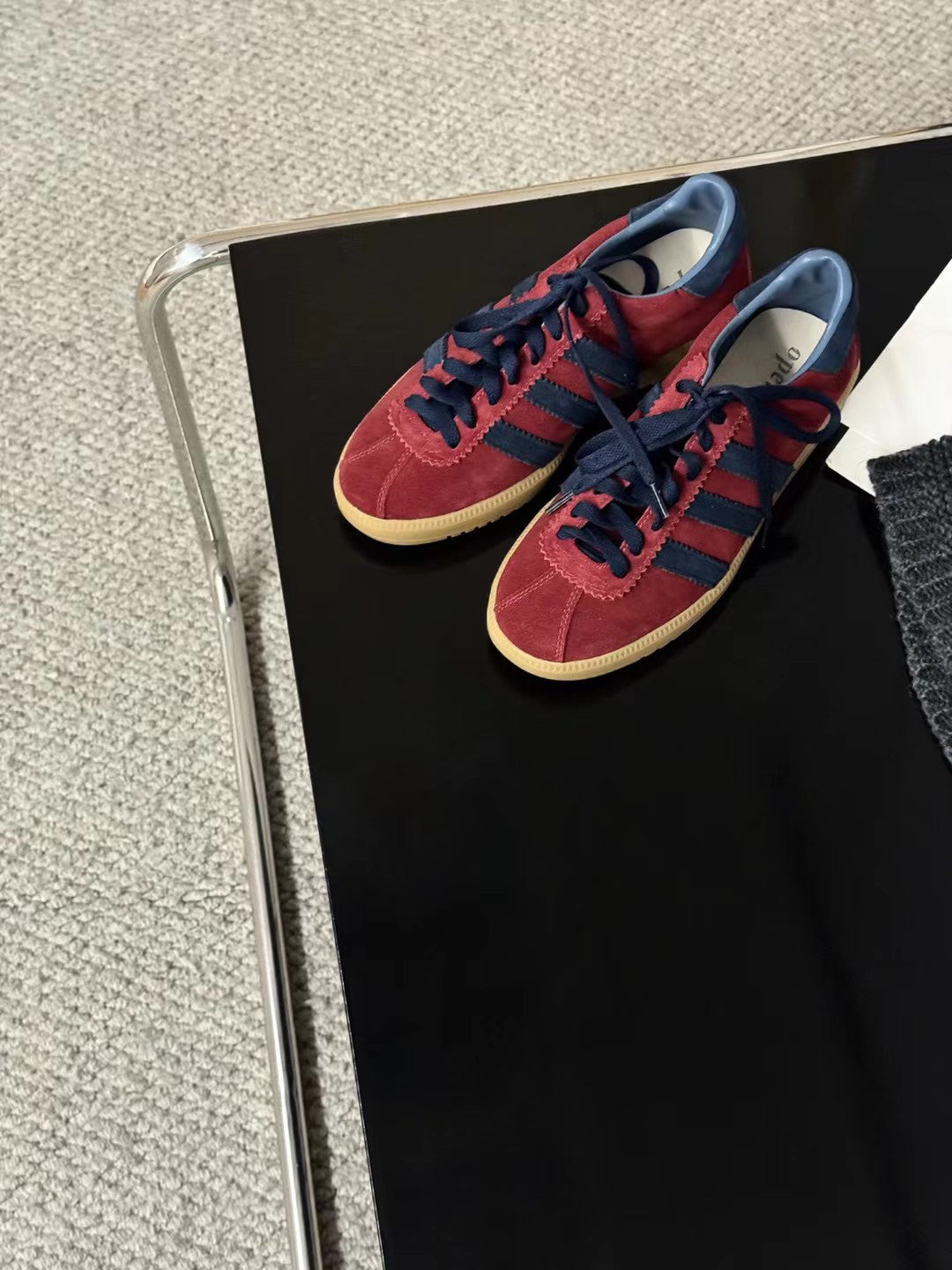 // 復古配色真皮平底運動鞋