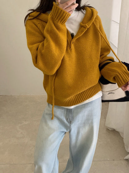 // 鈕扣設計連帽落肩毛衣