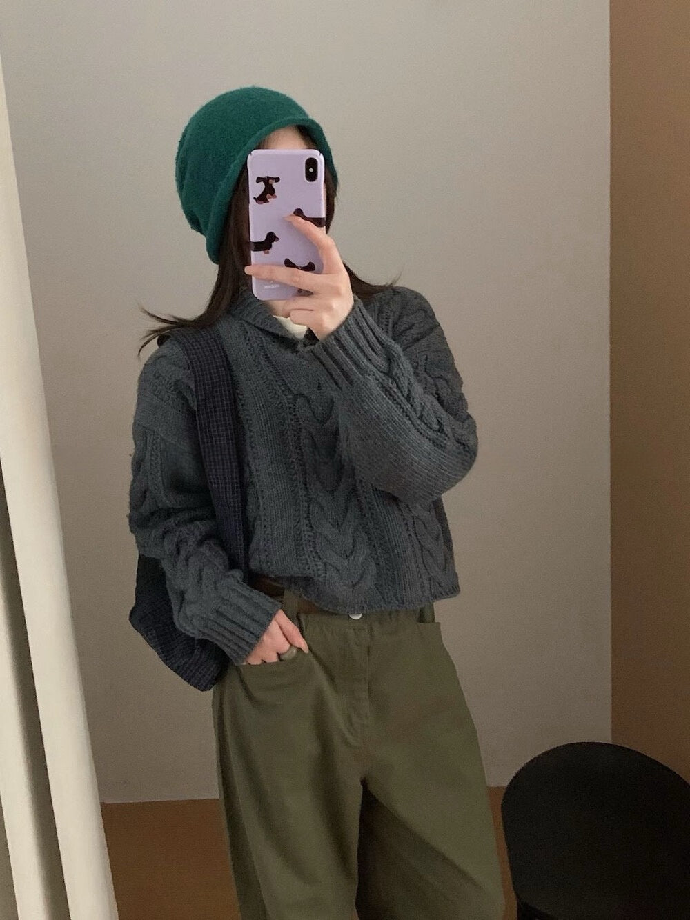 // 粗棒針麻花翻領短款毛衣