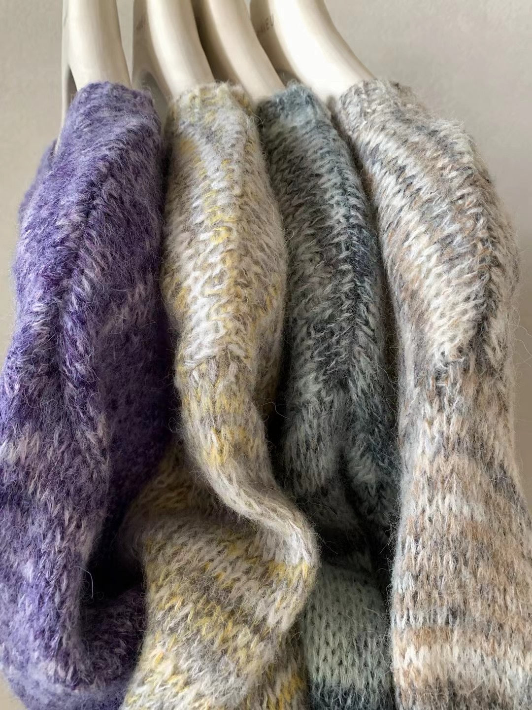 // 超好看的雜色花線圓領毛衣