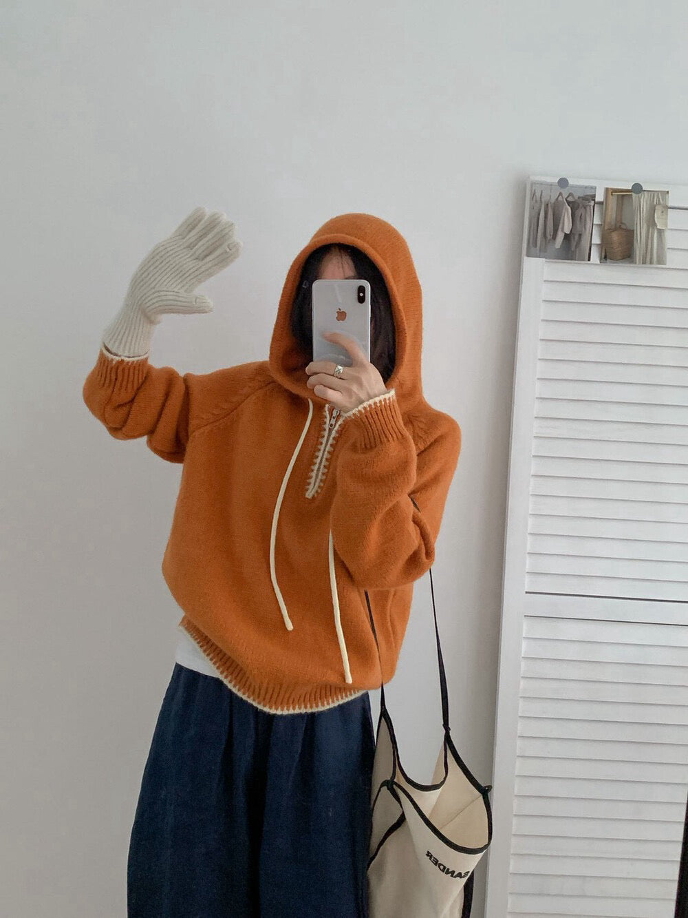 // 撞色半拉鍊連帽軟糯毛衣