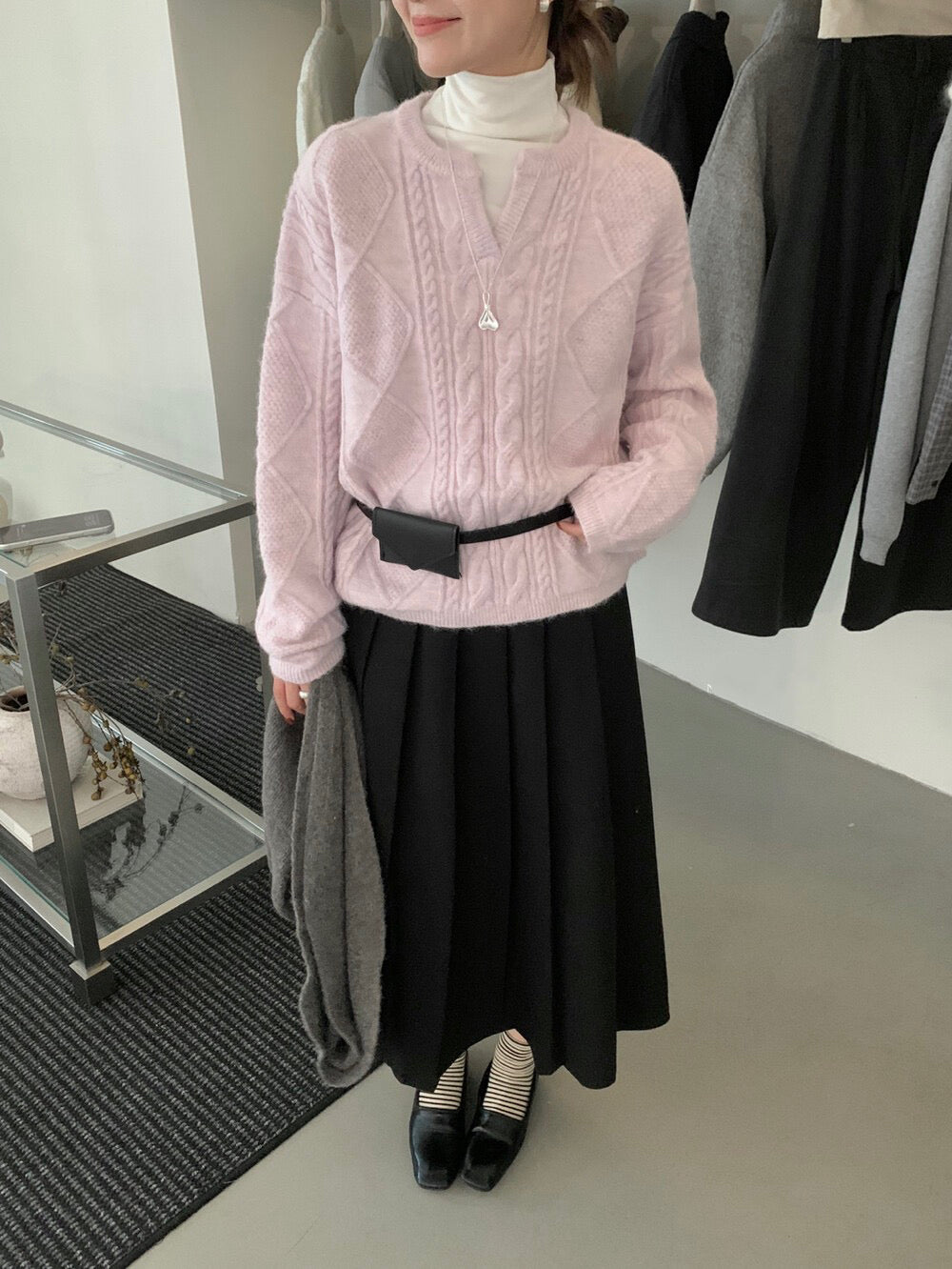 // 超軟糯小V領口麻花NT