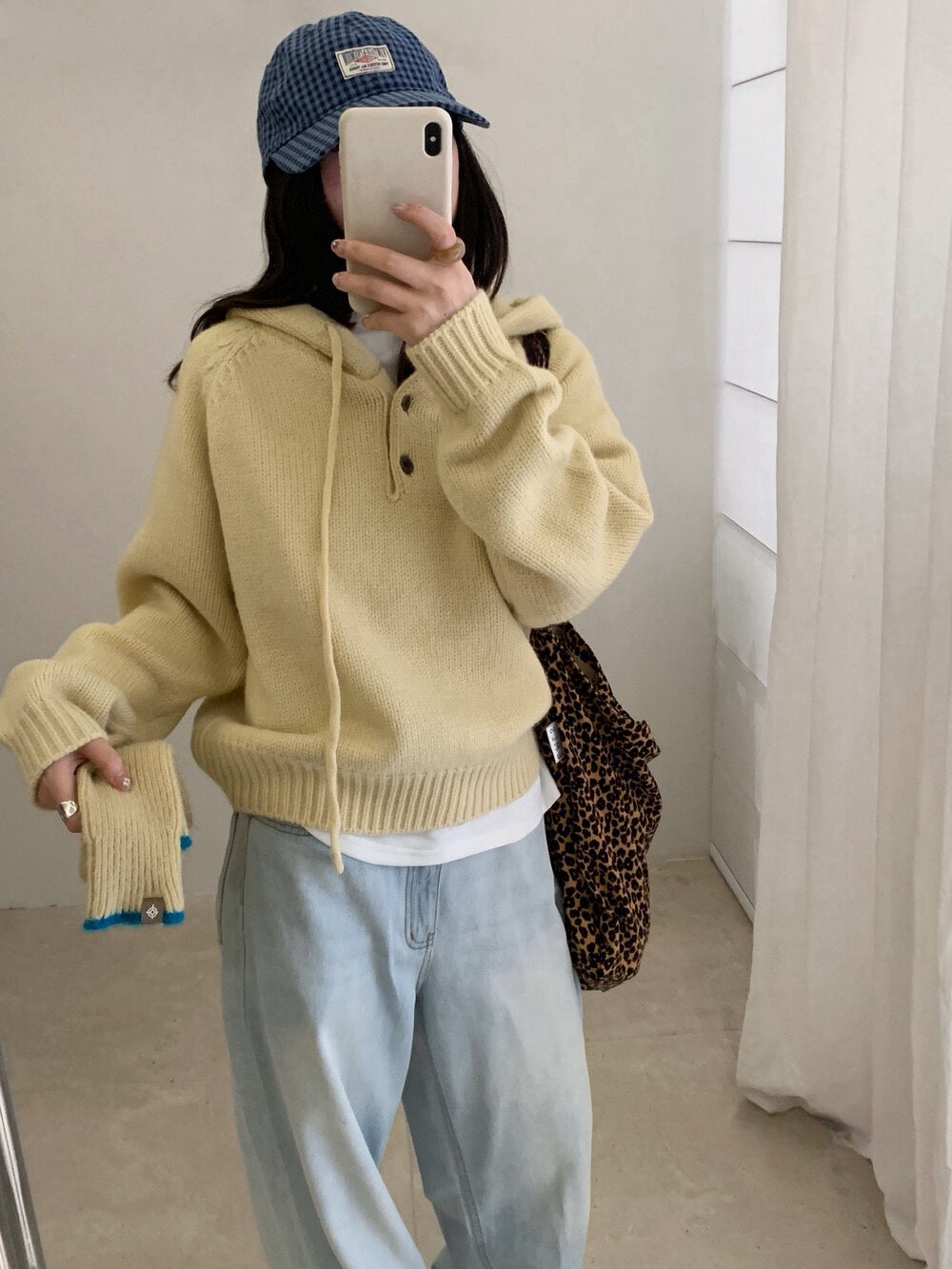 // 鈕扣設計連帽落肩毛衣