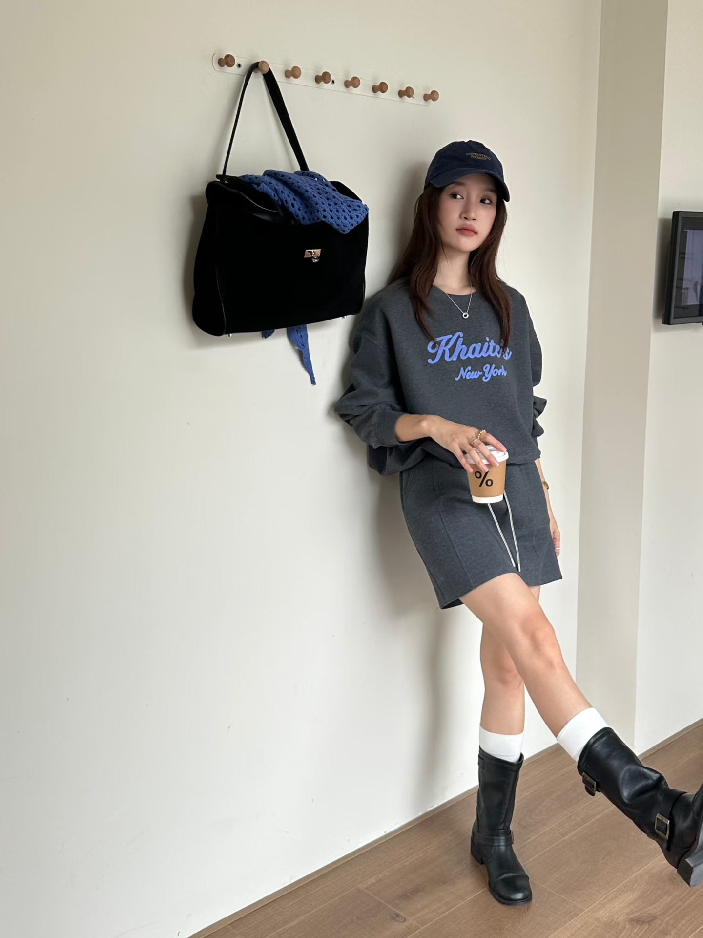 // 超美刺繡字衛衣+抽繩短裙兩件套(連針織披肩)￼