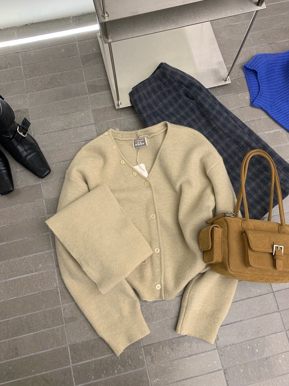 // 特別鈕扣設計連頸巾親膚CD