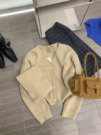 // 特別鈕扣設計連頸巾親膚CD