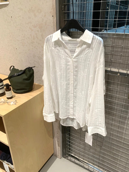 B32 / 精緻暗直紋刺繡花恤衫