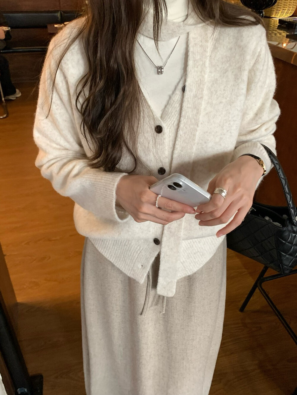 // 連領帶5%wool v領排扣CD