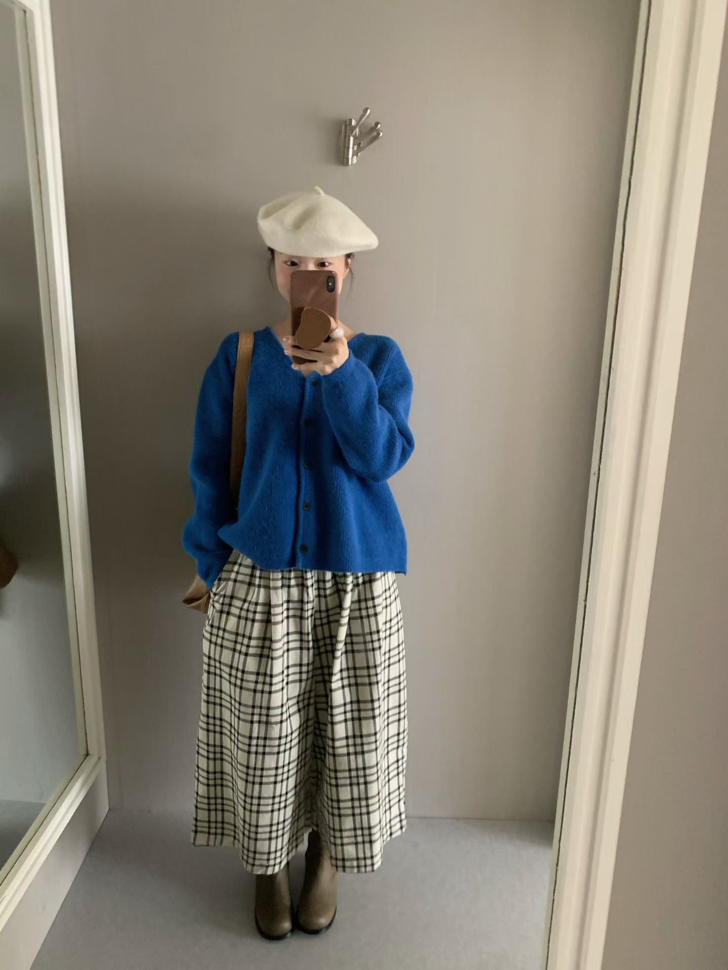 // 12色超美色系V領排扣羊絨紗CD