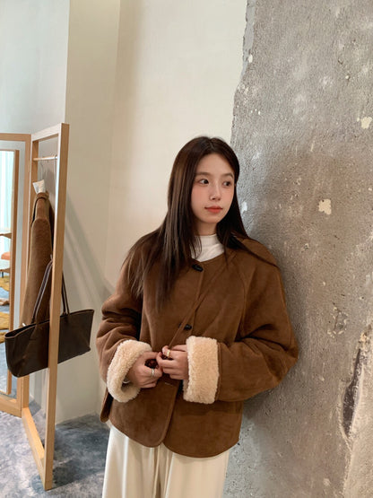 // 100%羊毛皮毛一體牛角鈕外套(連袋仔)