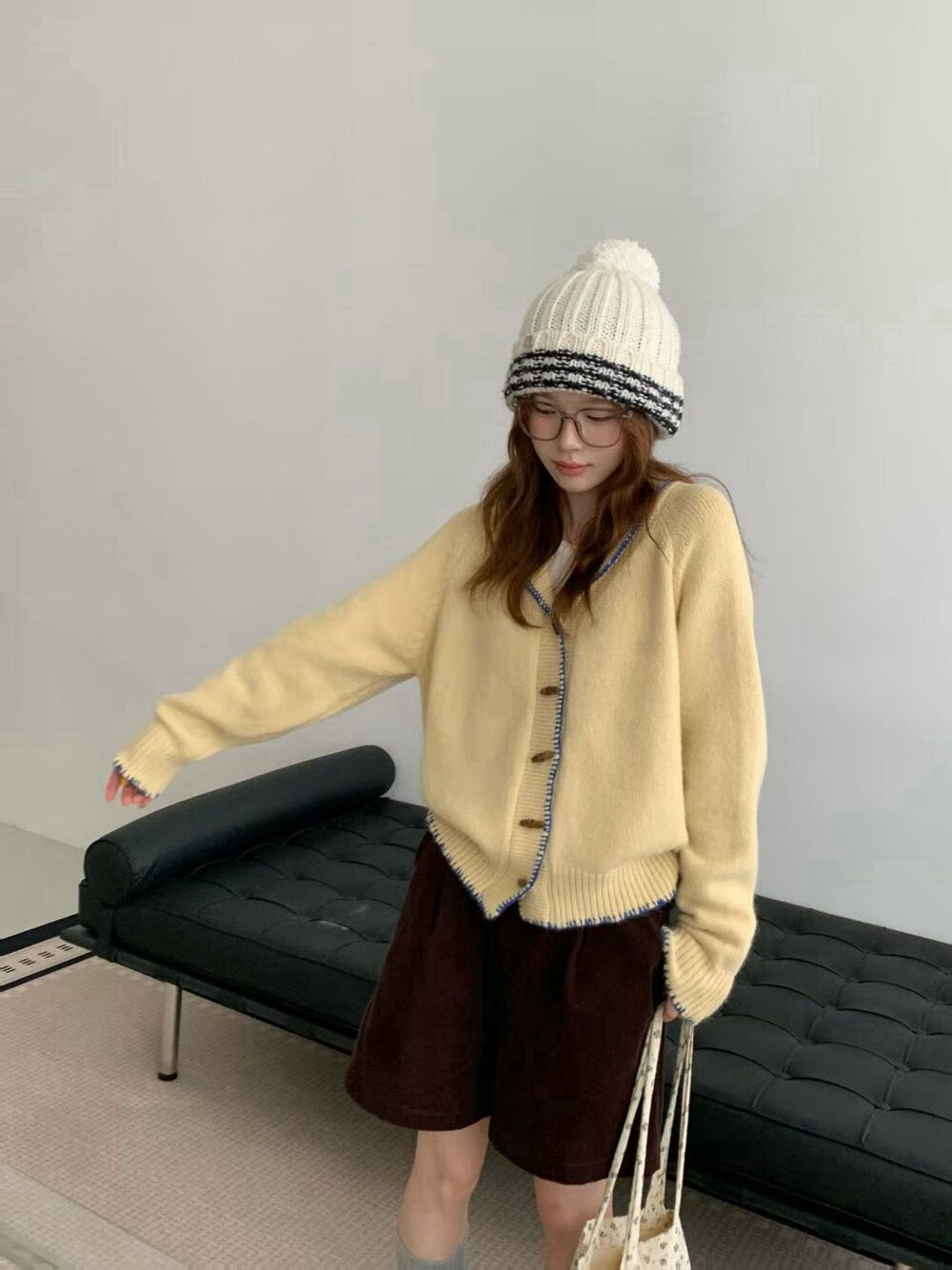 // 18%羊毛撞色鎖邊牛角鈕CD