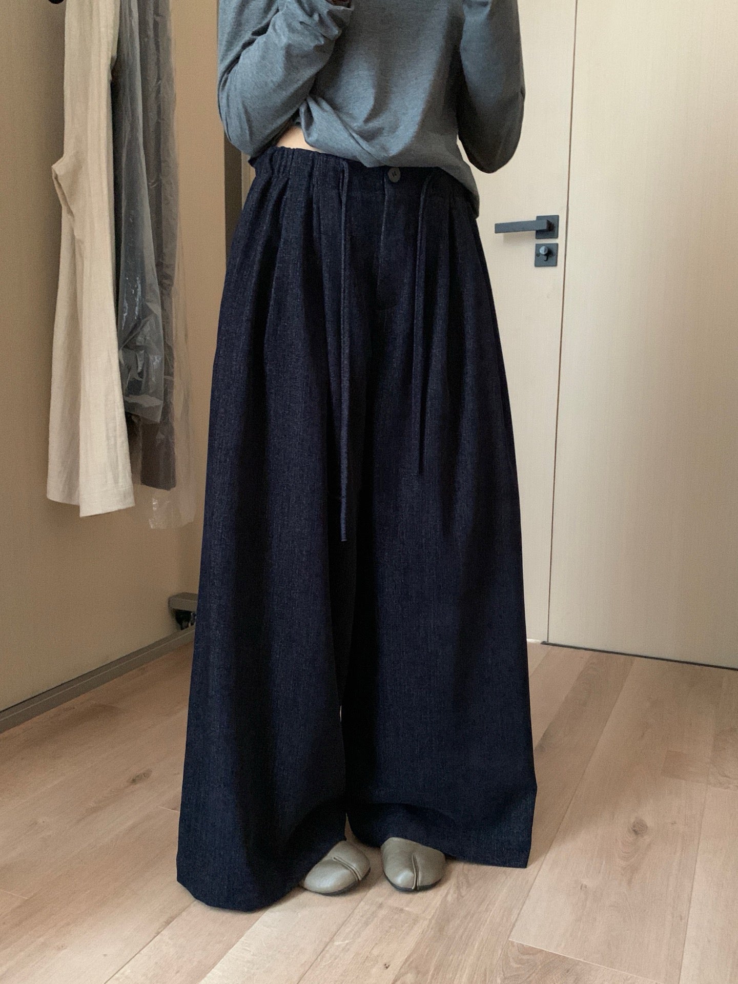 // 壓褶超遮肉橡筋腰連褲帶休閒褲