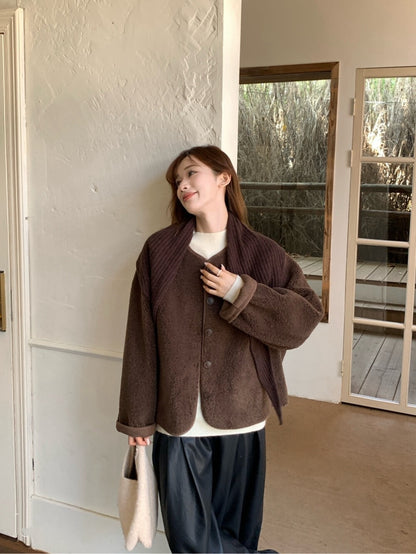 // 連披肩弧邊羊羔毛外套