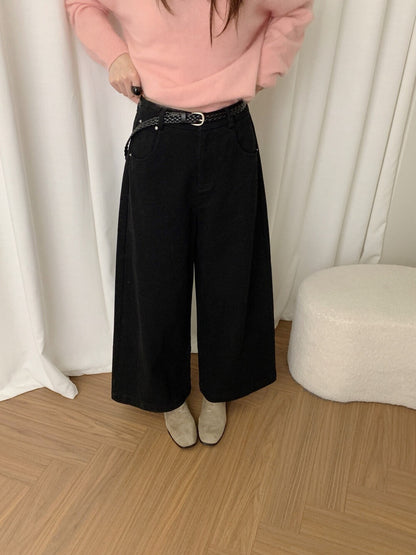 // 褲型100分微A直筒九分磨毛褲