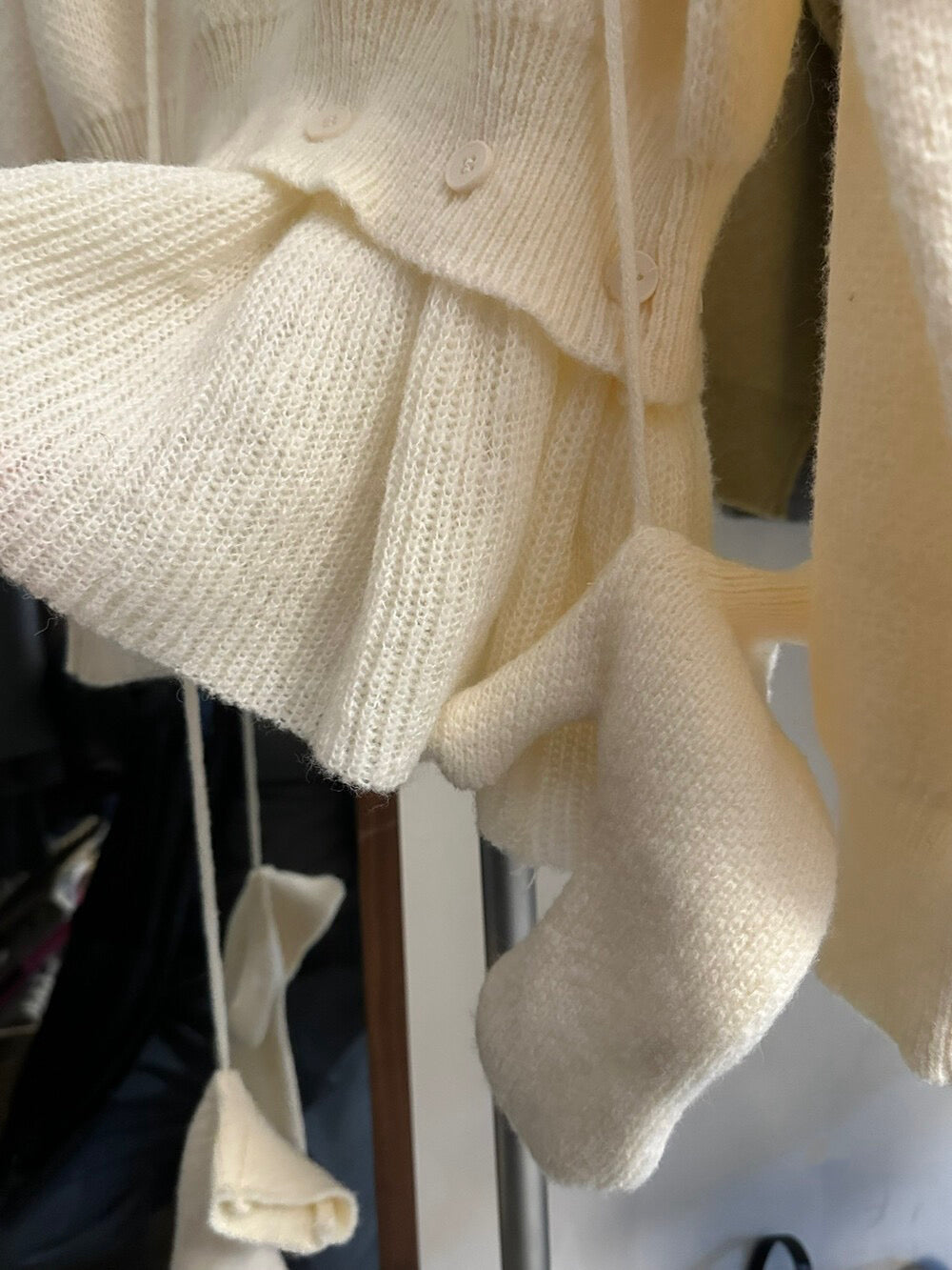 // 設計感軟糯鈕扣假兩件裙簾毛衣(連手套)