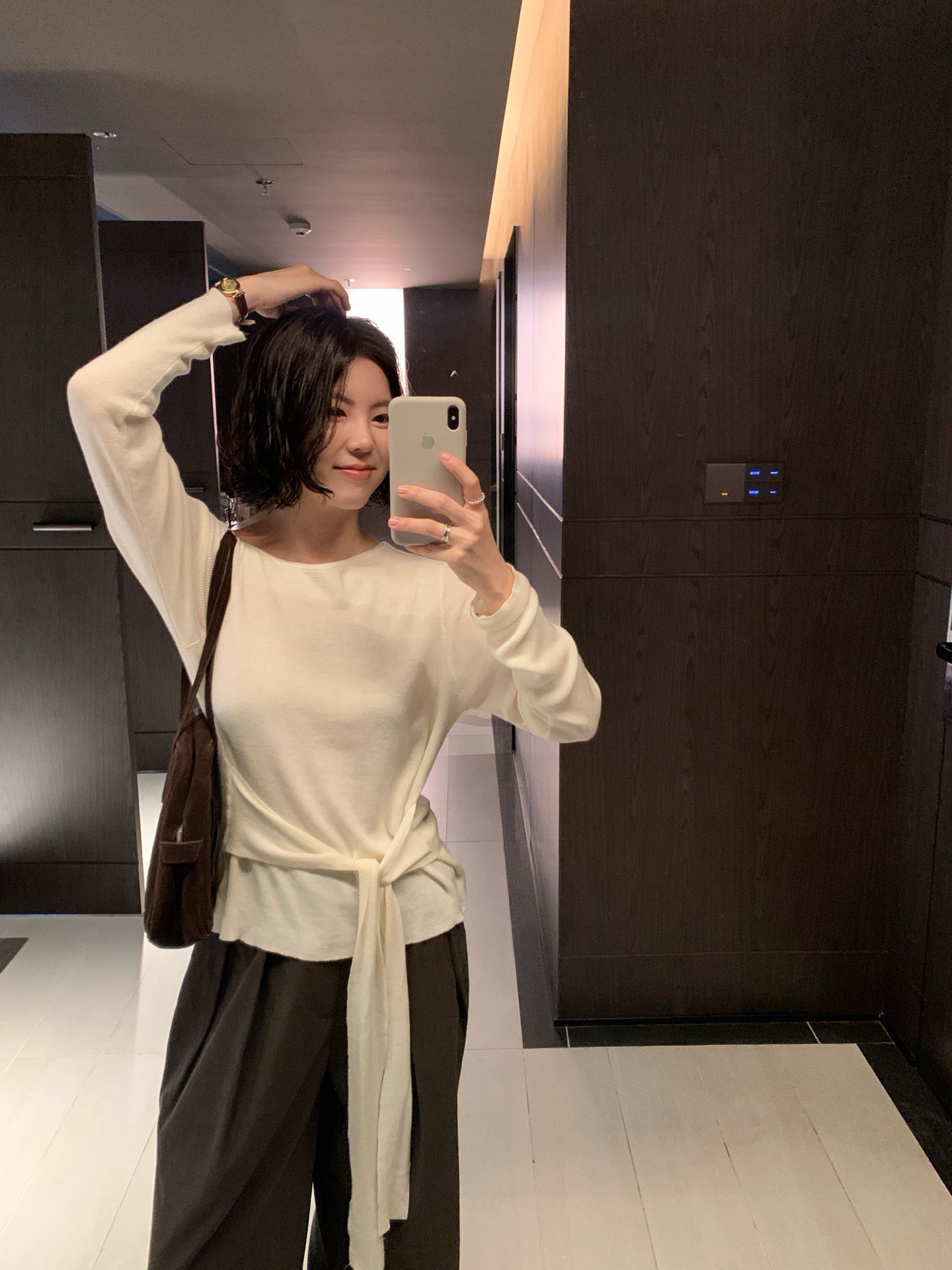 // 高級感可斜肩穿綁帶薄針織上衣