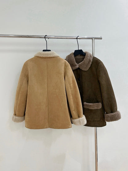 // 可愛圓翻領皮毛一體木鈕扣中長外套