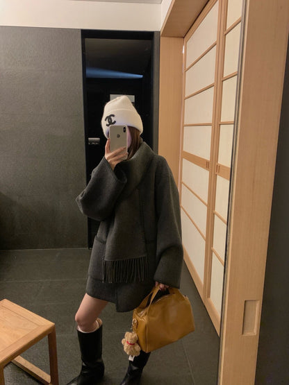 // 100%羊毛撞色鎖邊手工外套(連頸巾)