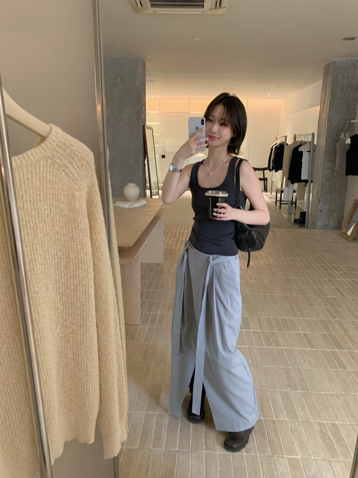 // 設計感連腰帶前開叉半截裙