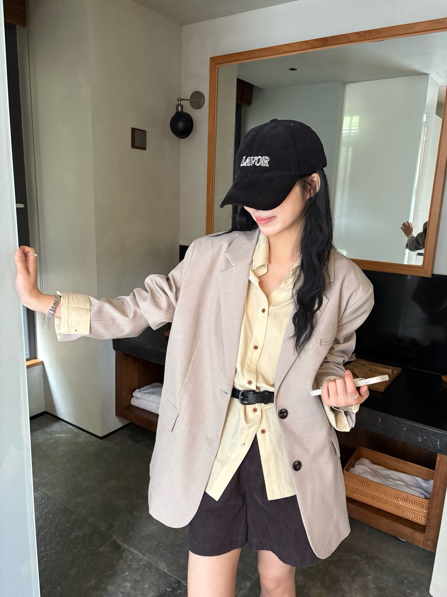 // 細節感滿滿撞色內裡西裝外套