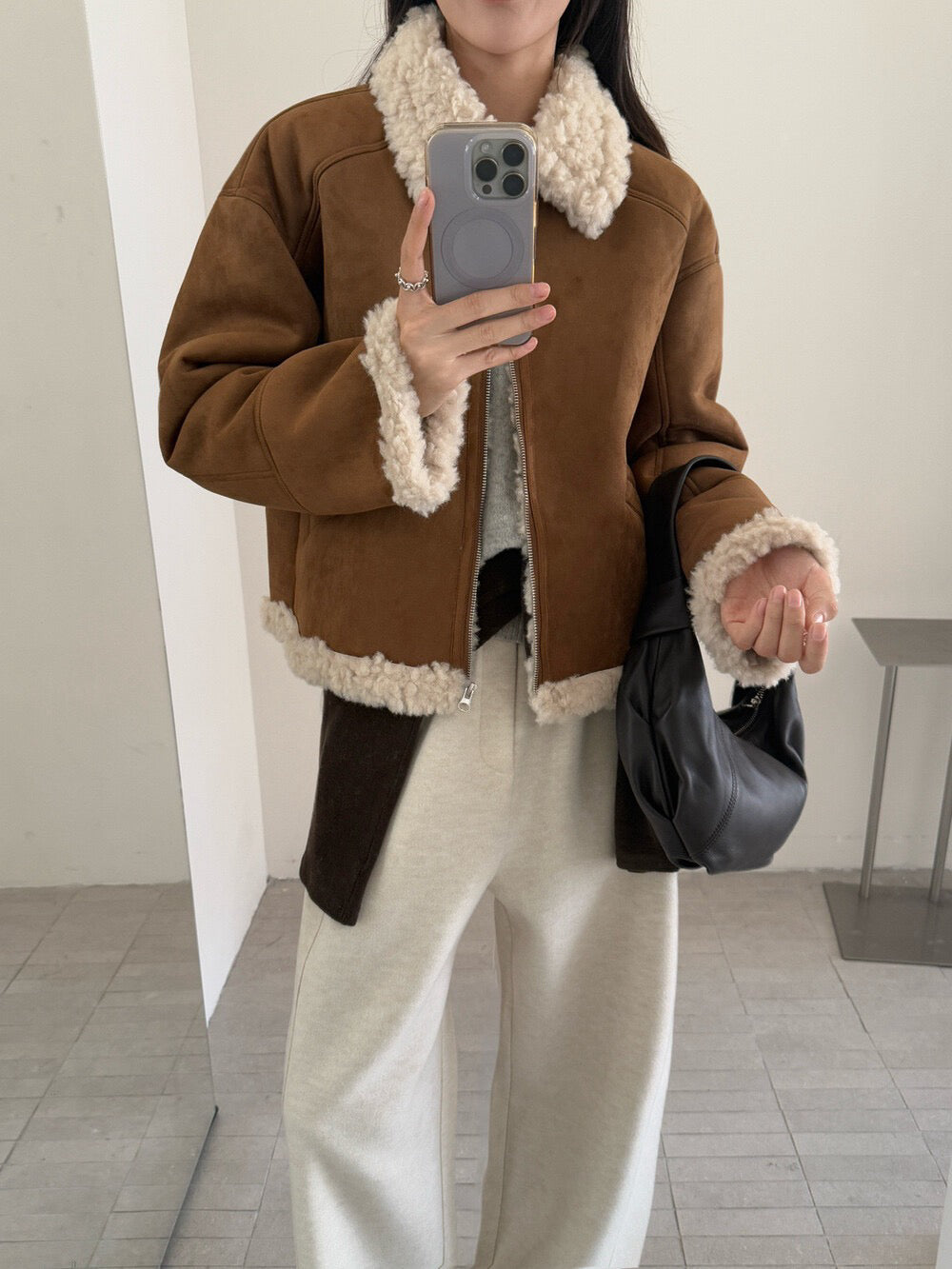 // 帥氣皮毛一體卷毛翻領外套