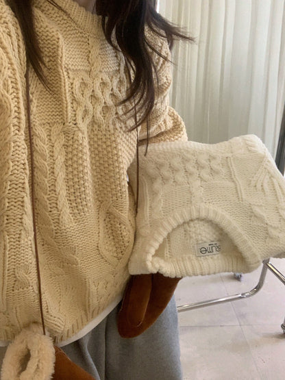 // 超美麻花織紋圓領套頭毛衣
