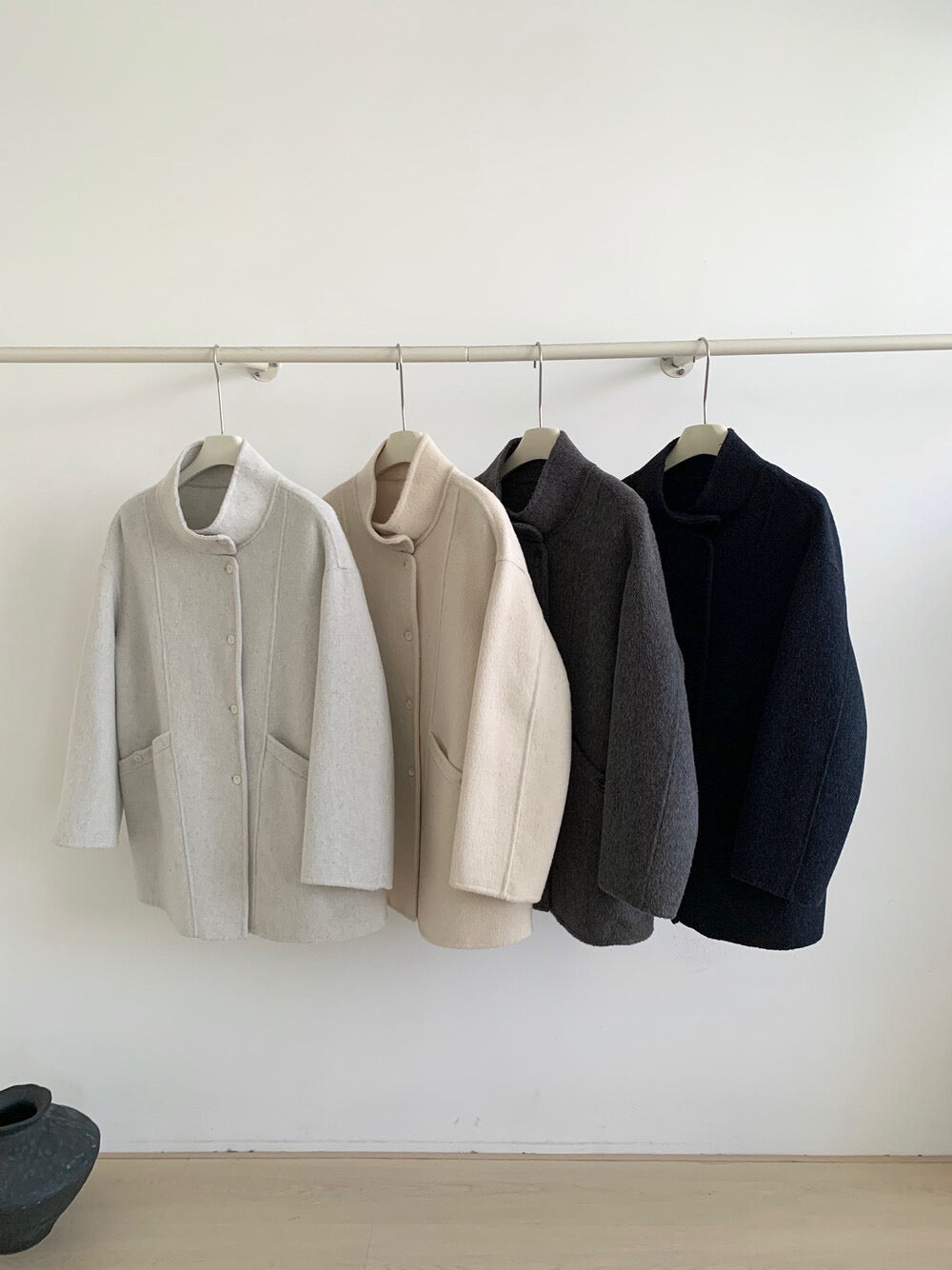 // 90%羊毛+10%羊駝毛小立領斜口袋手工外套