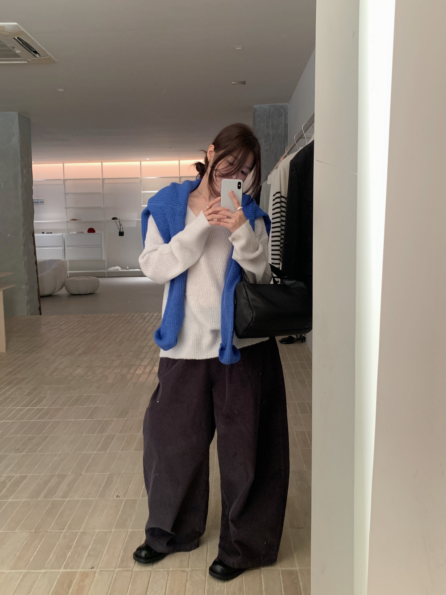 // 柔軟親膚馬海毛11色v領NT