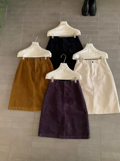 (部分現貨) // 復古感燈芯絨五分中裙