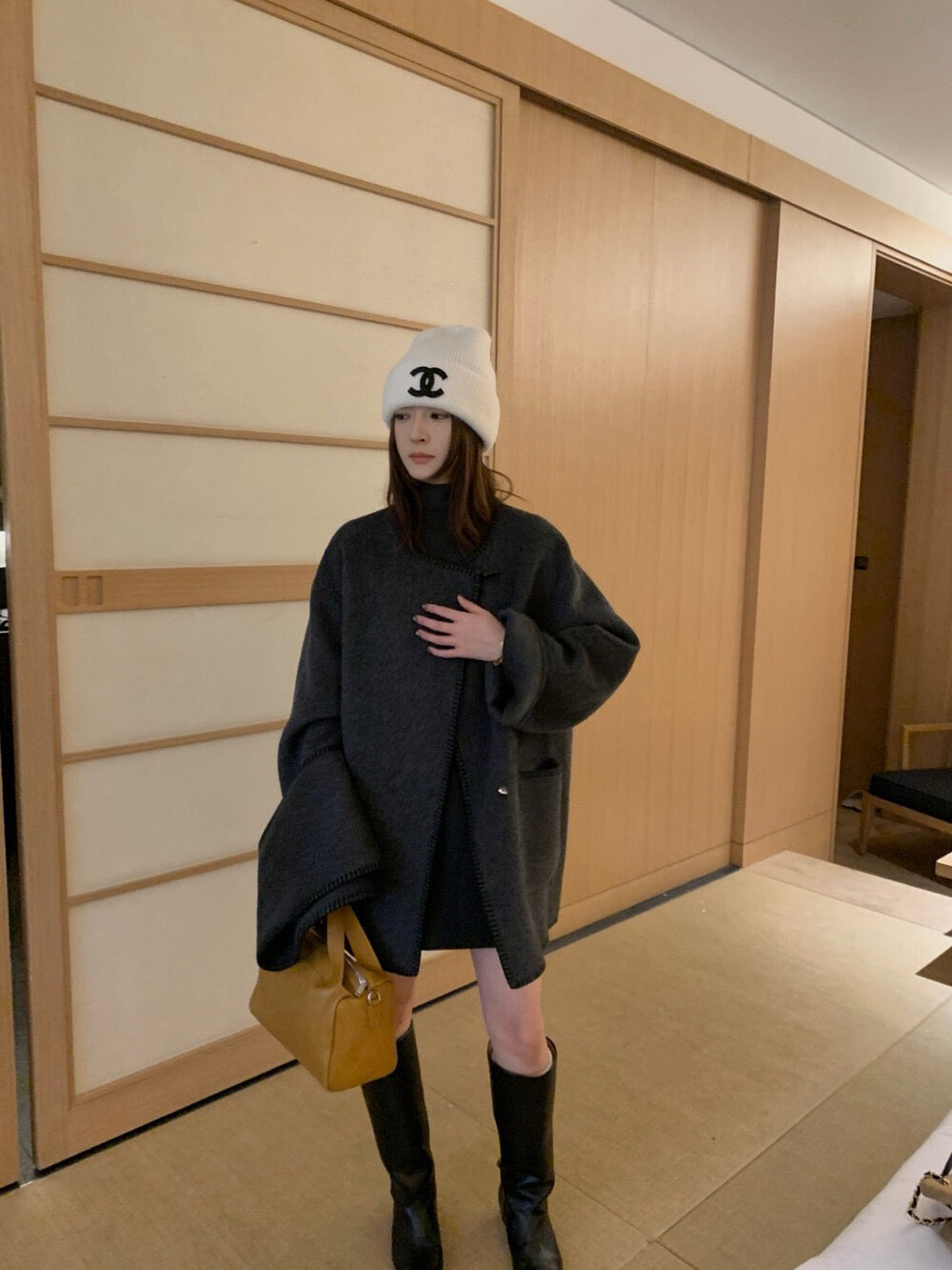 // 100%羊毛撞色鎖邊手工外套(連頸巾)