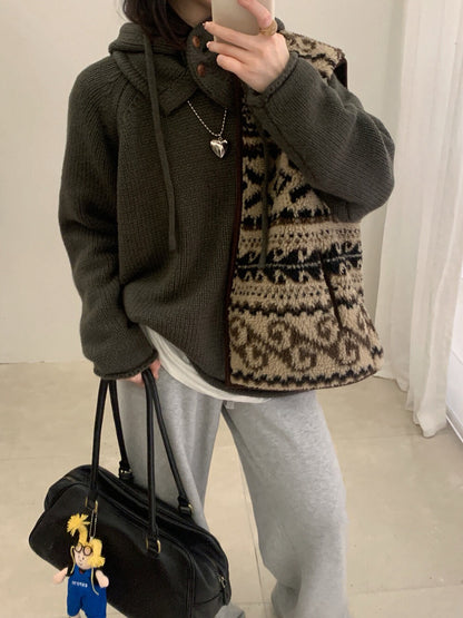 // 棉感卷邊圓領連鈕扣帽毛衣