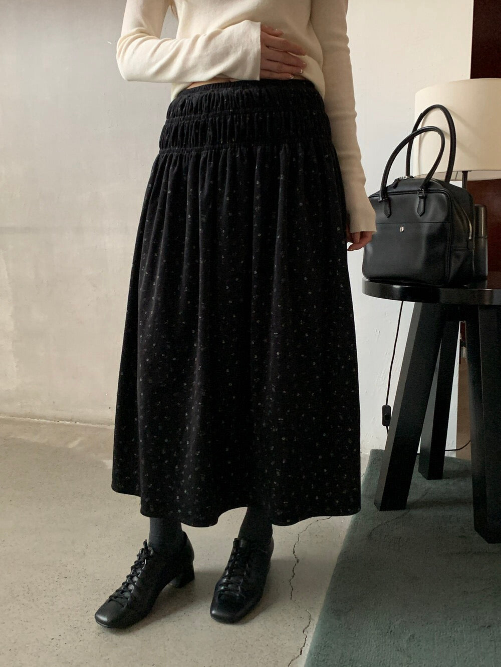 // 秋冬磨毛質料碎花中裙