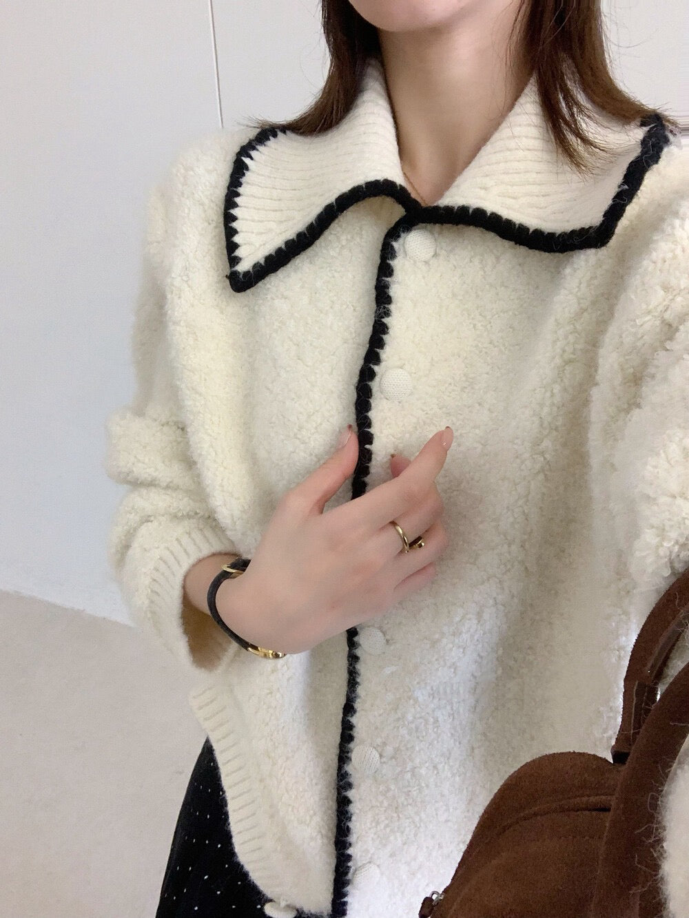 // 撞色包邊毛茸感翻領CD