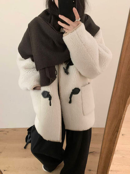 // 高品質拼扣麂皮邊牛角鈕毛毛外套