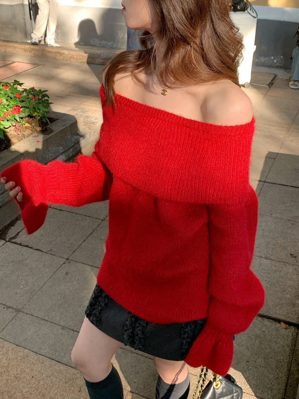 // 節日感斜肩荷葉袖毛衣