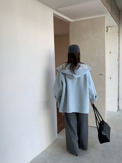 // 100%羊毛簡約高級感三粒鈕中長手工外套(連連帽頸巾)